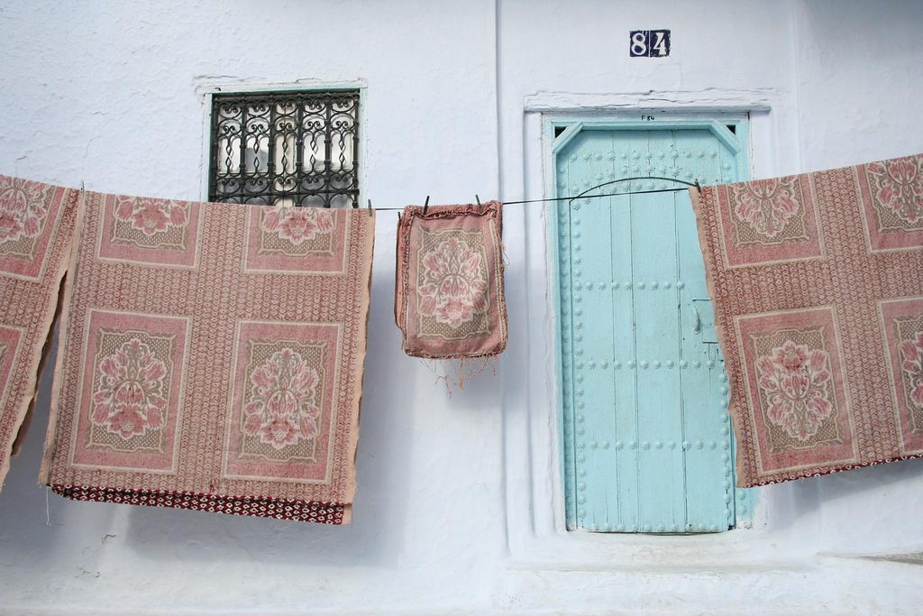 Puerta Y Ropa En Chefchaouen