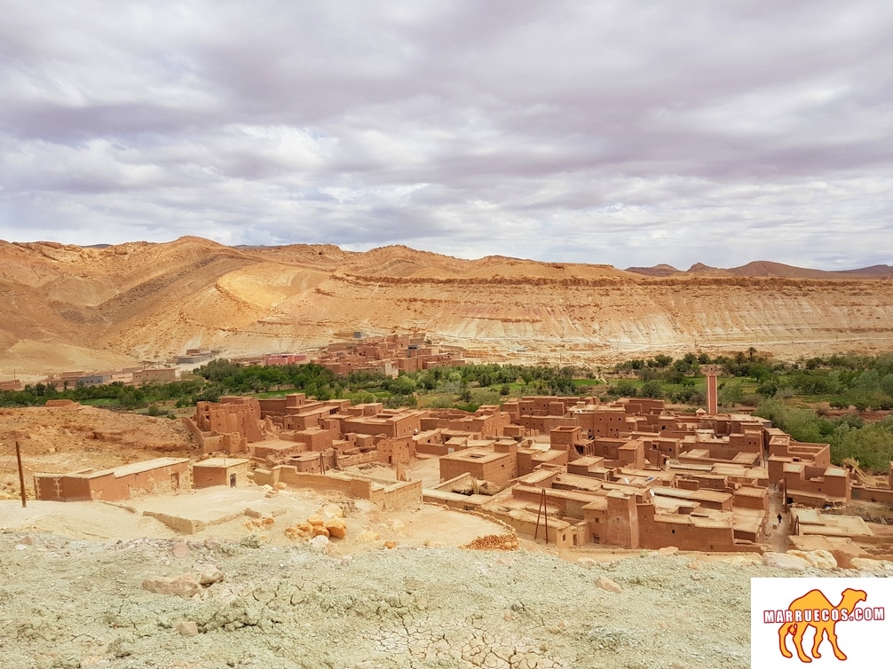 Despertar en soledad en un pueblo extraño es una de las sensaciones más placenteras de este mundo – Freya Stark