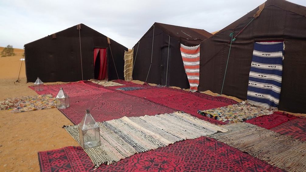 Campamento Berbere En Las Dunas