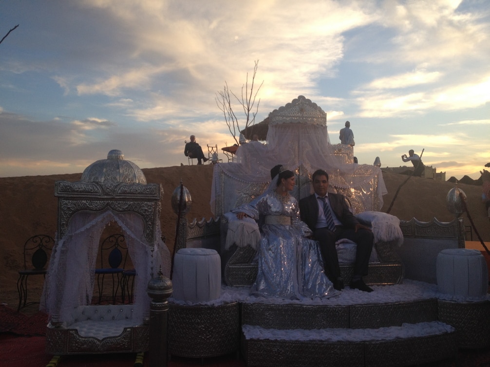 Fiesta De Boda árabe En El Desierto