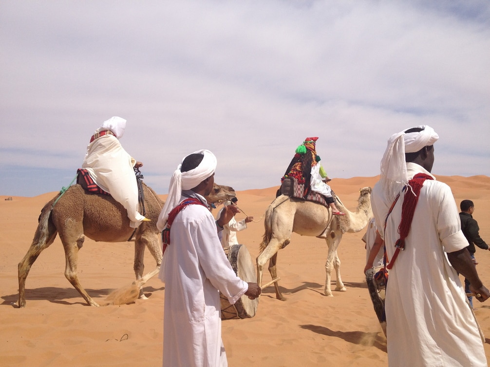 Tradiciones de boda bereber en el desierto