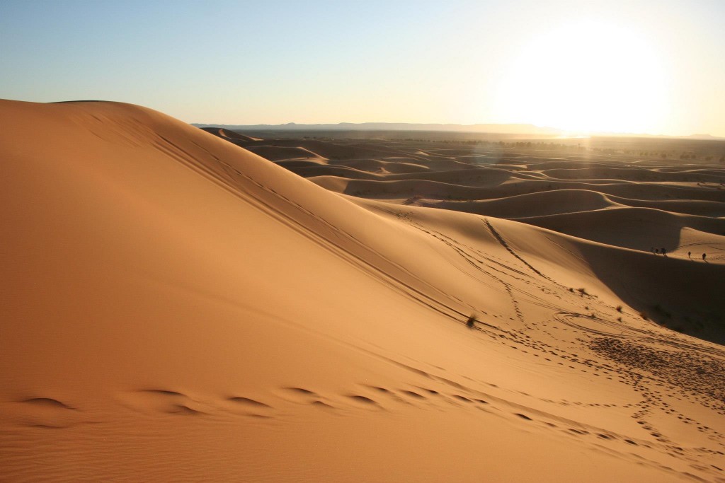 Puesta del Sol en el desierto