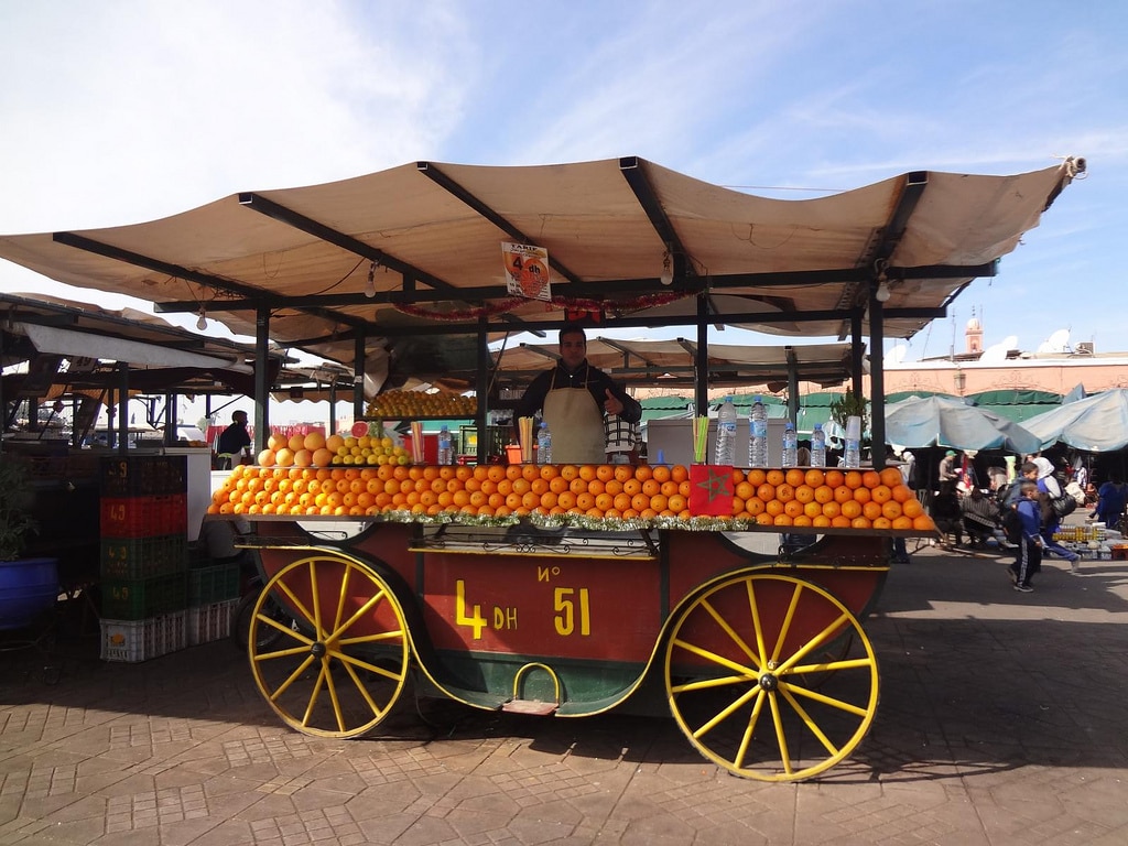 Vendedor de zumo de naranja en la plaza Jemaa el Fna de Marrakech